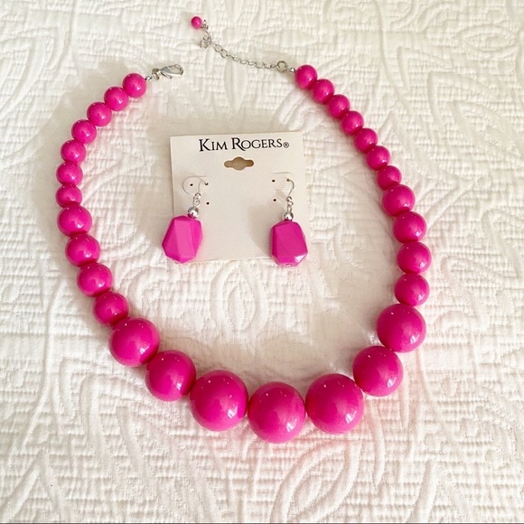 Costume Jewelry Bundle:Necklaces/Earrings/Bracelet - Picture 3 of 6